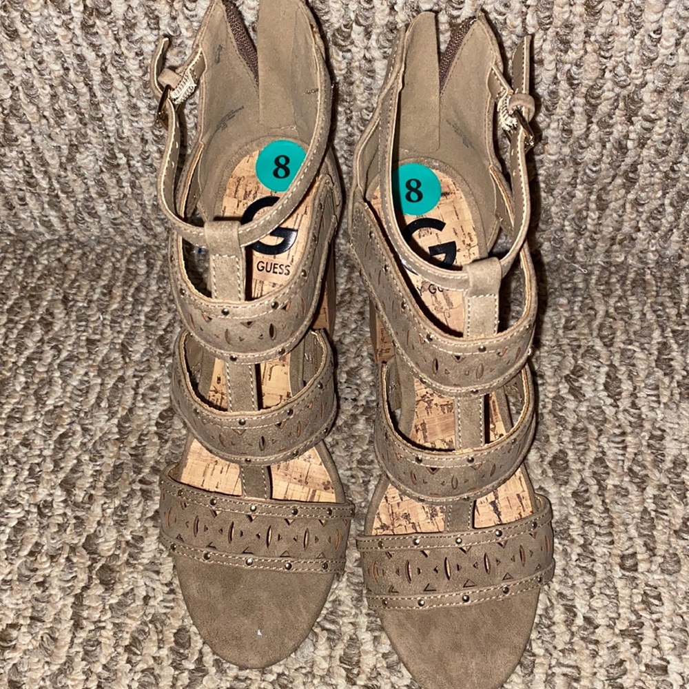 8M beige Guess Sandals